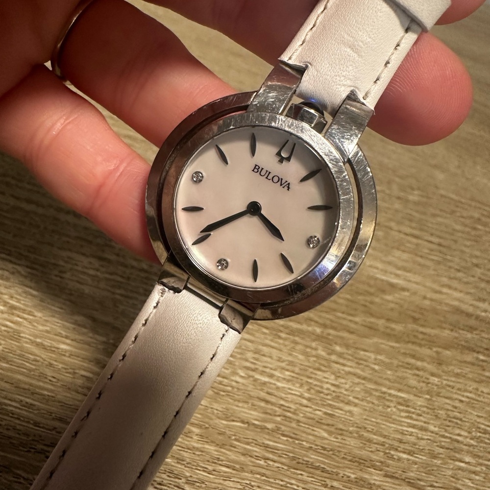 Bulova Women's Silver and Oyster Pearl Watch - Gently Used - Beautiful